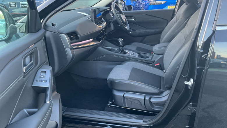 Nissan Qashqai 1.3 DiG-T MH N-Connecta 5dr Petrol Hatchback